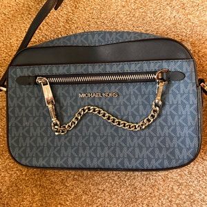 LIKE NEW Michael Kors Satchel!